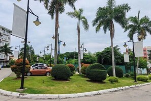 Garden - Azur Suites Amani A326,near Airport, Netflix, Cozy (Lapu-Lapu City)
