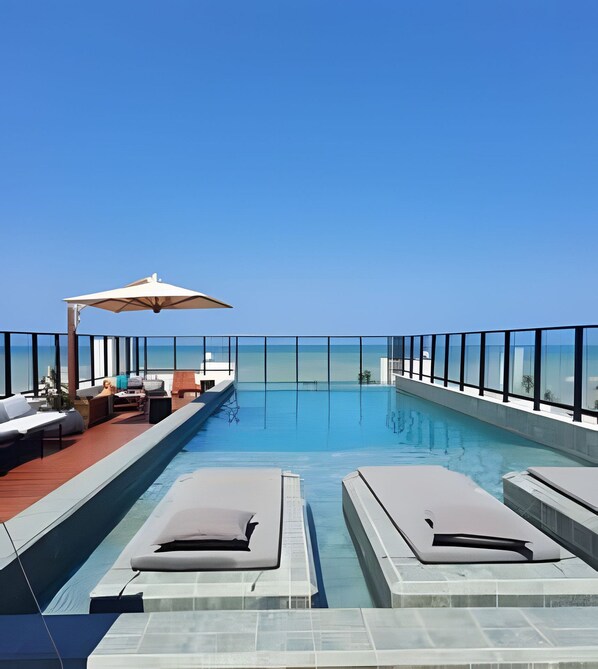 Apartamento básico | Piscina | Una piscina al aire libre