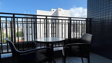 Apartment | Outdoor dining
