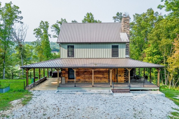 Welcome to Cherry Blossom Cabin. Located in Kingston, TN