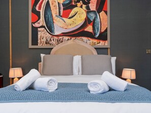 1 habitación, tabla de planchar con plancha, wifi gratis y ropa de cama