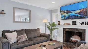 TV connectée, cheminée, baby-foot