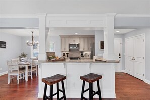 Dining - 3BD Pinehurst Golf & Family Retreat on Course No 5. Near Village & Fair Barn. (Pinehurst)