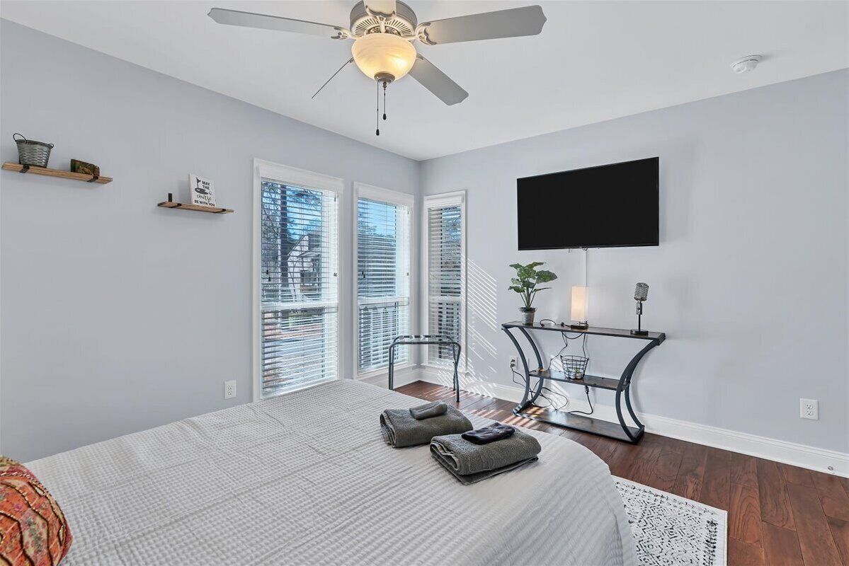 3 bedrooms, iron/ironing board, free WiFi, bed sheets