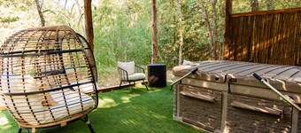 Bison Suite - relax in your private hot tub and explore the Ranch! 