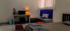 2 bedrooms, bed sheets - A Humble Place to Pause near Bangalore (Kotatti)