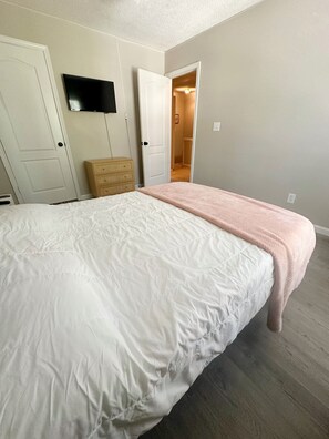 3 chambres, fer et planche à repasser, Wi-Fi, draps fournis