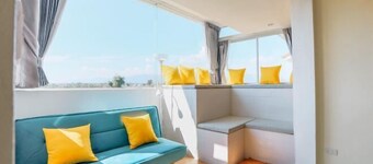Glass House, Mountain View, Near Airport-City