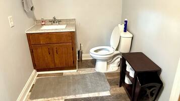 Doccia, asciugacapelli, bidet, asciugamani