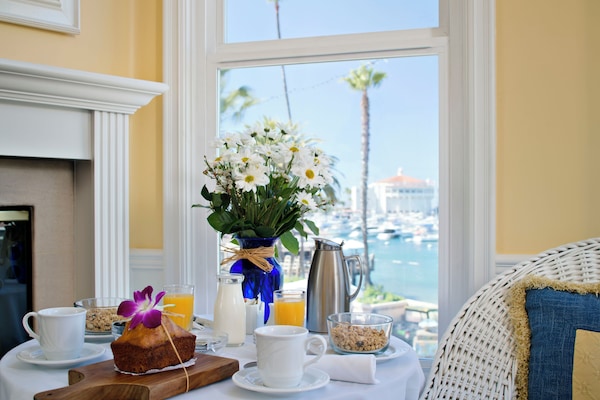 Luxury Room | In-room safe, individually decorated, individually furnished