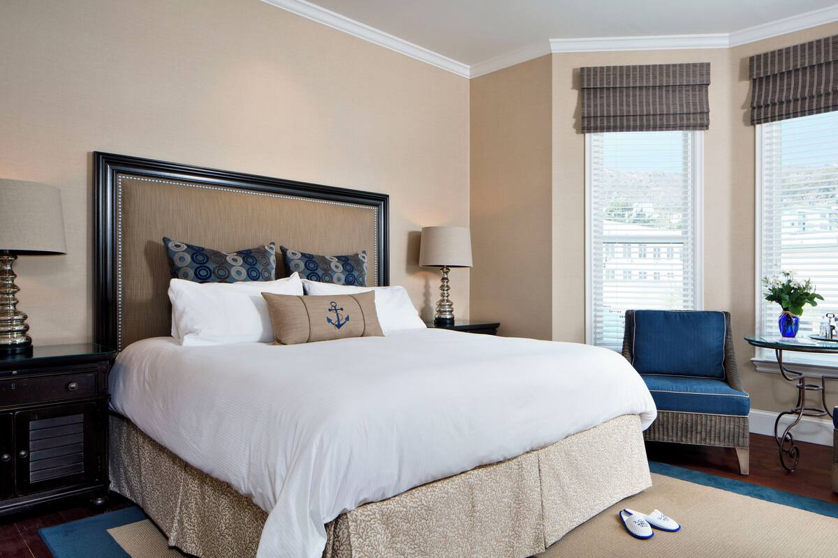 Deluxe Suite, Partial Ocean View