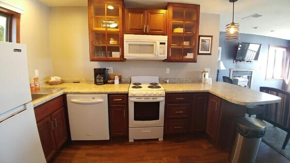 Luxury Suite, Ocean View | In-room safe, blackout drapes, free WiFi