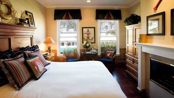 Deluxe Suite, Partial Ocean View | In-room safe, blackout drapes, free WiFi