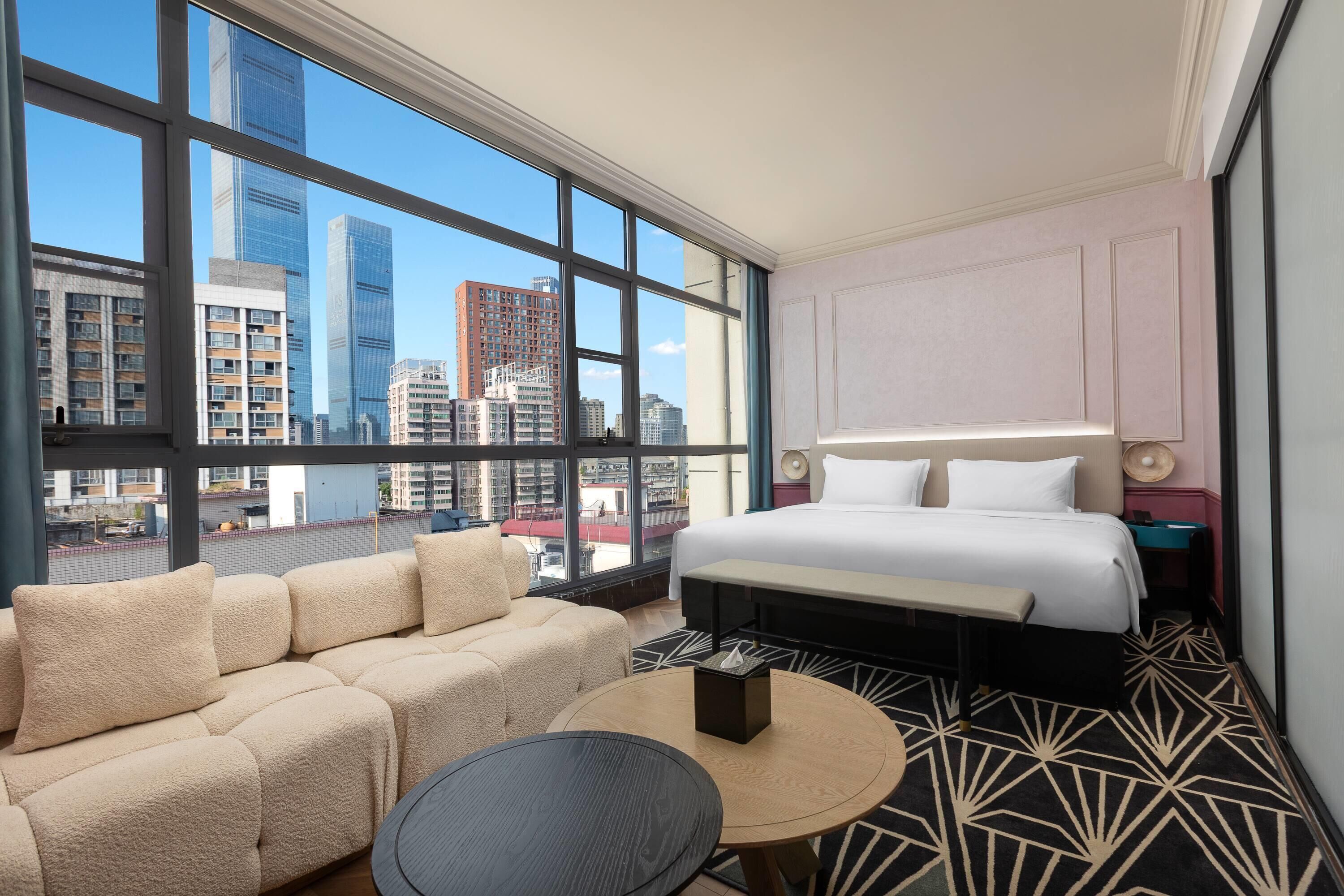 Room, 1 King Bed, Non Smoking, City View (Bathtub)