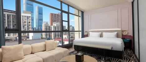 Room, 1 King Bed, Non Smoking, City View (Bathtub)