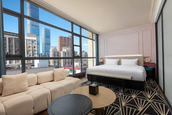 Room, 1 King Bed, Non Smoking, City View (Bathtub)