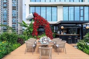 Terrace/patio - Howard Johnson By Wyndham Zun Ju Hotel Cheng Du (Chengdu)