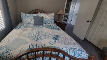 2 عدّة غرف نوم وملاءات أسرّة