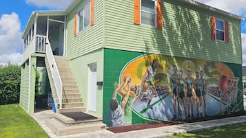 المنشأة من الخارج