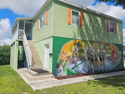 DOWNTOWN LAKE PLACID FLORIDA MURAL TOUR APARTMENT - CLEAN AND NICE!