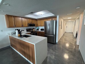 Paper towels - BEACHFRONT- TOP FLOOR - 3 BED/ 3 BATH
Charming Madeira Beach Condo (Madeira Beach)