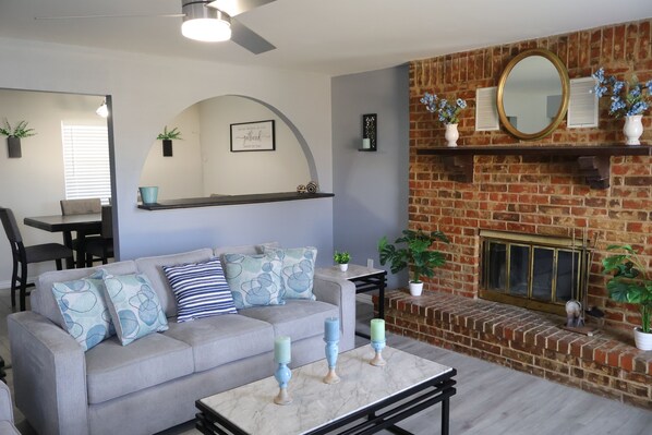 Smart TV, fireplace