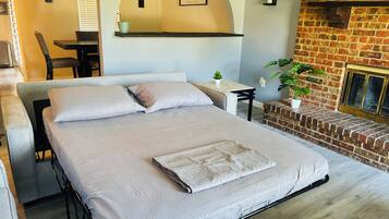 3 habitaciones, escritorio, tabla de planchar con plancha y wifi gratis