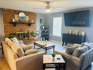 Smart TV, fireplace