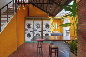 Gambar tidak terklasifikasi, 2 dari 7, tombol