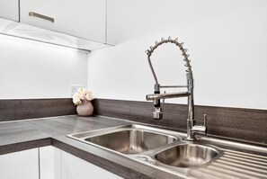 Microondas, horno, parrilla de estufa y lavavajillas 