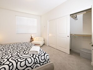 Apartment, Multiple Beds, Patio, Garden View (4061#39-2 Ontario)