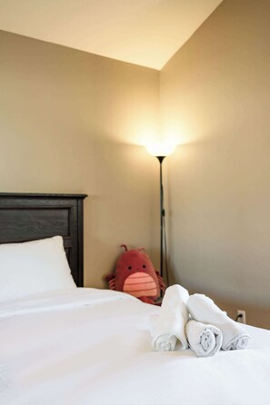 Casa, varias camas, patio, vista al jardín (6933 Rancho) | 4 habitaciones, decoración personalizada y muebles diferentes