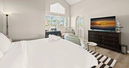 Near ONT Spacious 4BR Family Retreat Safe Area