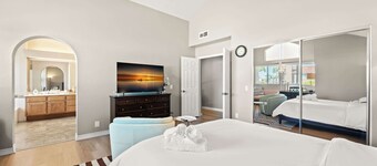 Near ONT Spacious 4BR Family Retreat Safe Area