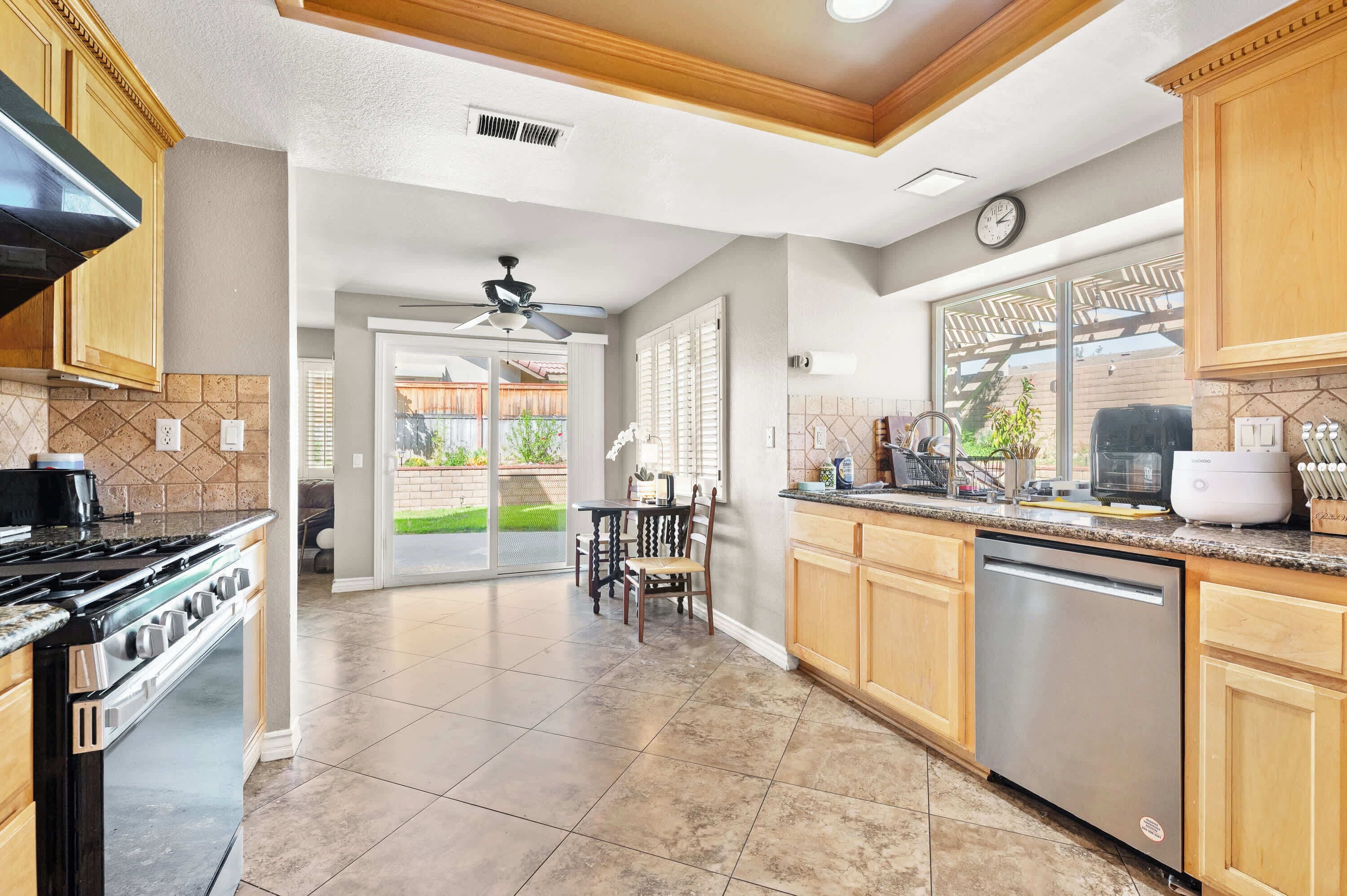 House, Multiple Beds, Patio, Garden View (6933 Rancho) | Private kitchen | Fridge, microwave, oven, stovetop