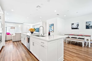 Townhome, 1 King Bed, Patio, Garden View (148 B, Irvine-2) | Private kitchen | Fridge, microwave, oven, stovetop