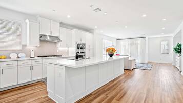 Townhome, 1 King Bed, Patio, Garden View (148 B, Irvine-2) | Private kitchen | Fridge, microwave, oven, stovetop