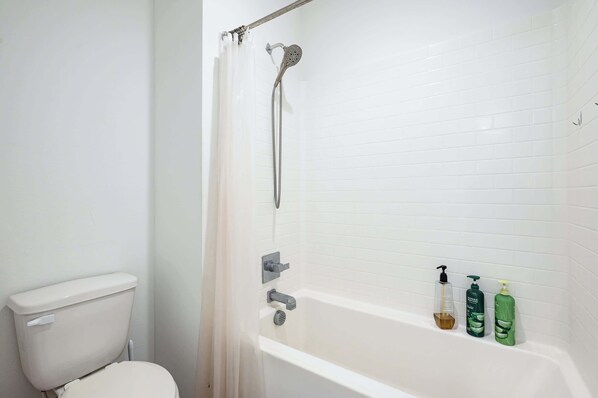 Townhome, 1 King Bed, Patio, Garden View (148 B, Irvine-2) | Bathroom | Free toiletries, towels, toilet paper
