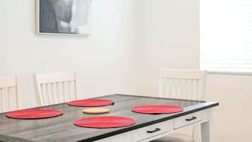 Townhome, 1 King Bed, Patio, Garden View (148 B, Irvine-2) | Dining