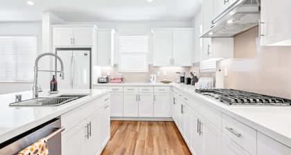 Central Location Master Bedroom w Shared Bathroom