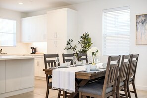 Ferienhaus, Mehrere Betten, Küche, Gartenblick (75309 Palm Desert-2) | Speisen