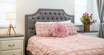 Central Location Cozy Private Bedroom w Bathroom