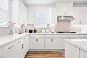 Townhome, 1 Queen Bed, Patio, Garden View (148 A, Irvine-2) | Private kitchen | Fridge, microwave, stovetop, dishwasher