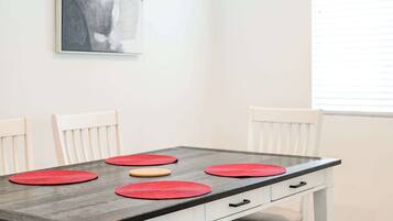 Townhome, 1 Queen Bed, Patio, Garden View (148 A, Irvine-2) | Dining