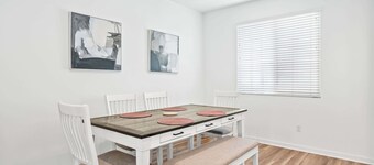 Central Location Cozy Private Bedroom w Bathroom