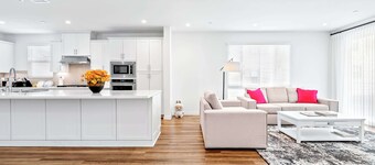 Central Location Cozy Private Bedroom w Bathroom