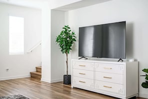 Townhome, 1 Queen Bed, Patio, Garden View (148 A, Irvine-2) | Interior