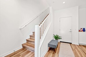 Pientalo, 1 keskisuuri parisänky, patio, näköala puutarhaan (148 A, Irvine-2) | Sisätilat