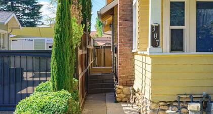 Near LA Cozy Home With Full Kitchen & Laundry