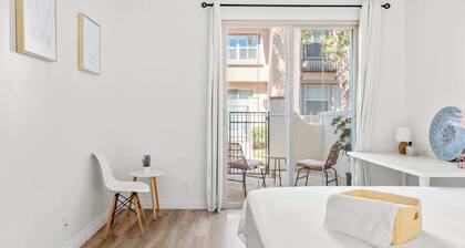 Private Entry Suite w Patio Bath Kitchenette